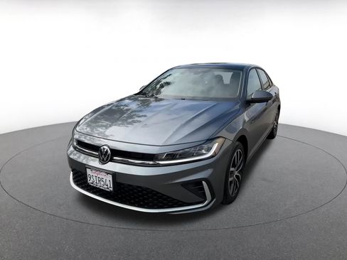 Used 2025 Volkswagen Jetta SE image 7