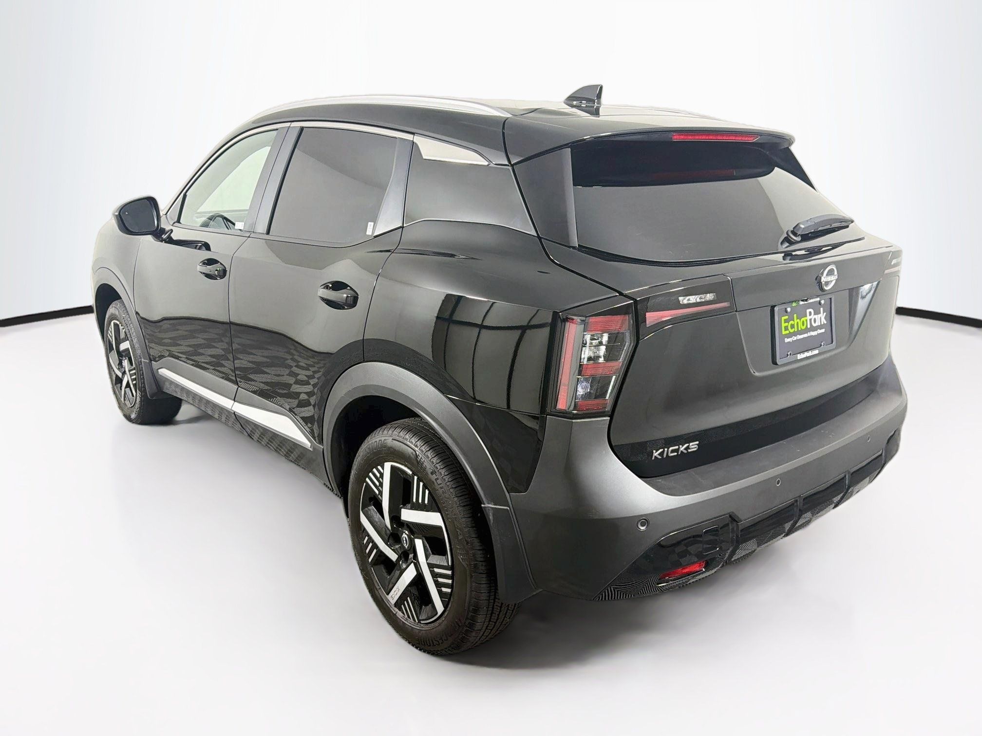 Used 2026 Nissan Kicks SV w/ Charging Package FWD image 5