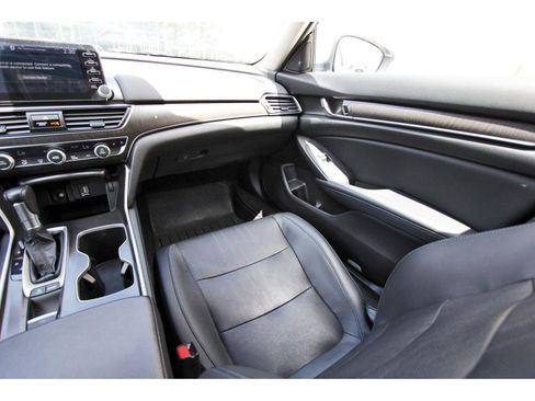 Used 2018 Honda Accord Touring image 12
