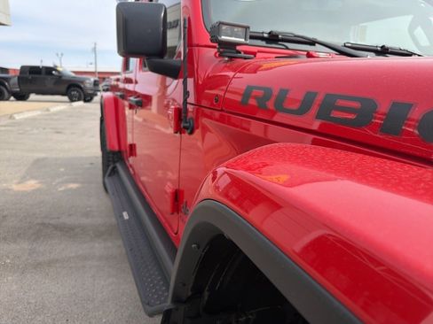 Used 2022 Jeep Gladiator Rubicon w/ Cold Weather Group image 12