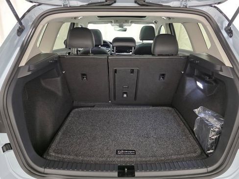 Certified 2025 Volkswagen Taos SE image 38