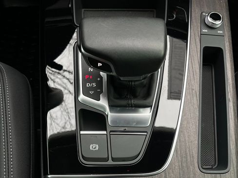 Used 2025 Audi Q5 2.0T Premium image 36