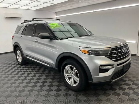 Used 2020 Ford Explorer XLT w/ Equipment Group 202A AWD/4WD image 3