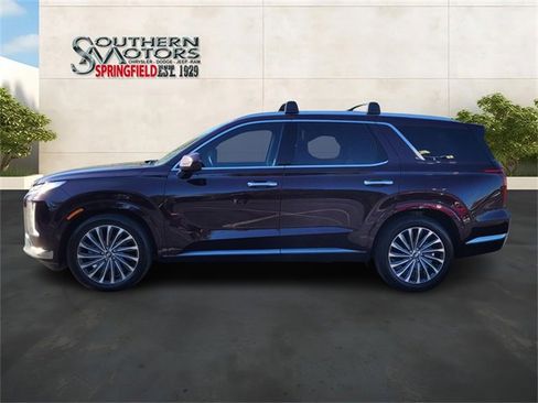 Used 2023 Hyundai Palisade Calligraphy image 2