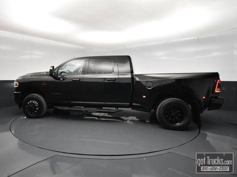 Used 2024 RAM 3500 Laramie w/ Night Edition AWD/4WD image 3