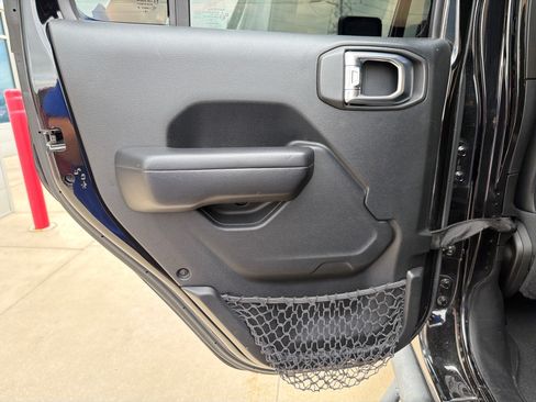Used 2018 Jeep Wrangler Unlimited Rubicon AWD/4WD image 18