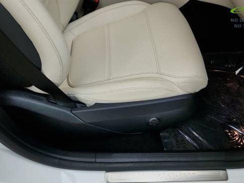 Used 2025 Mercedes-Benz GLC 350e 4MATIC image 38
