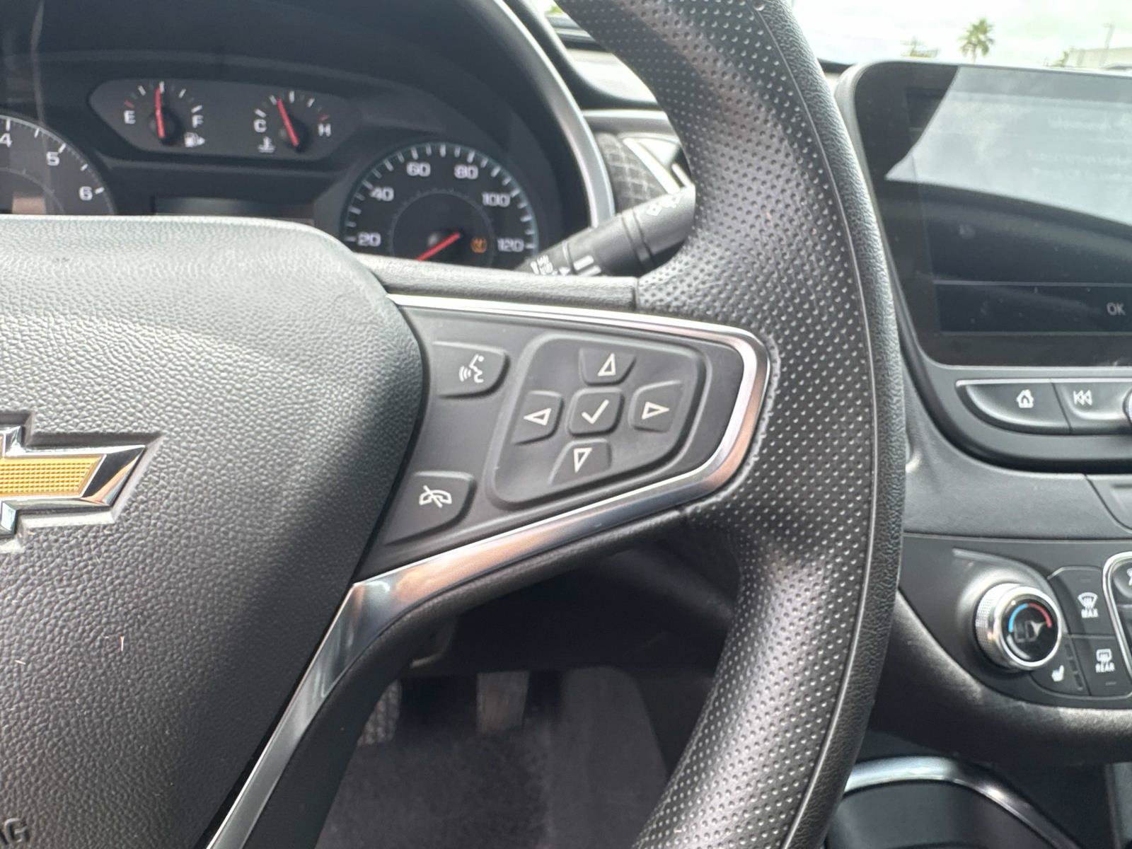 Used 2025 Chevrolet Malibu LT FWD image 24