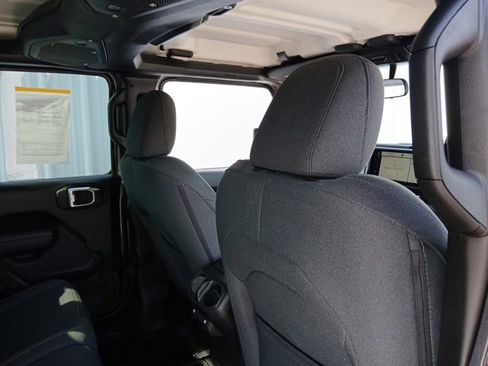 Used 2025 Jeep Gladiator Sport image 39