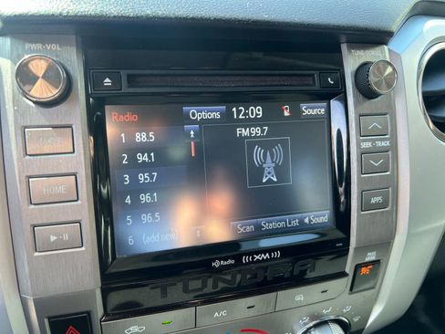 Used 2018 Toyota Tundra SR5 image 34