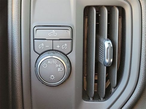 Used 2025 Chevrolet Silverado 1500 Custom image 17