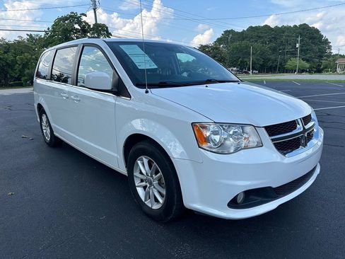 Used 2019 Dodge Grand Caravan SXT FWD image 4
