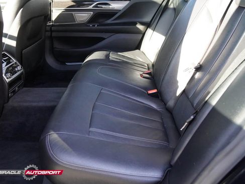 Used 2018 BMW 740i image 21