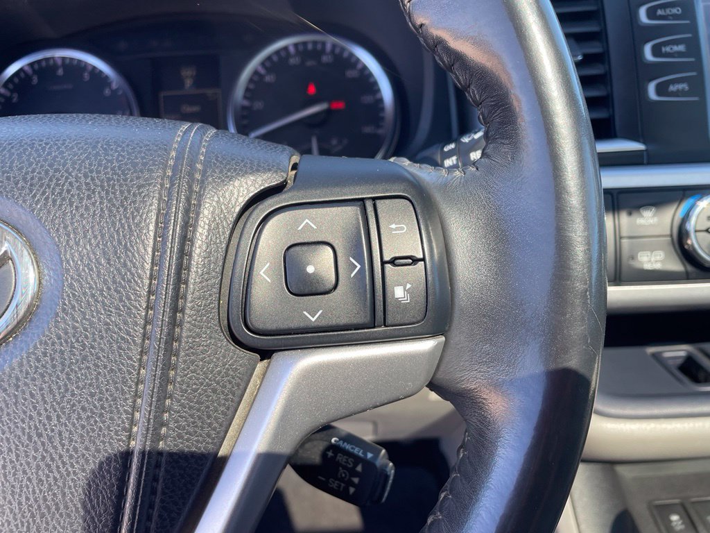 Used 2014 Toyota Highlander XLE AWD/4WD image 16