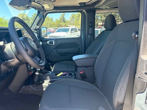 Used 2025 Jeep Wrangler Sport AWD/4WD image 11