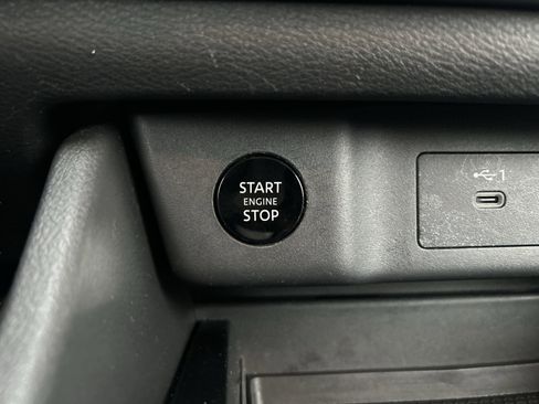 Used 2025 Nissan Rogue SV AWD/4WD image 43