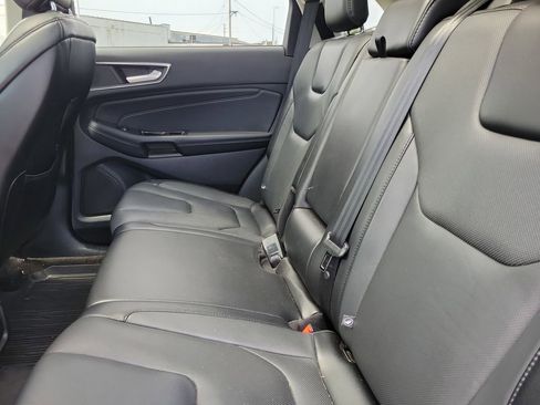 Used 2018 Ford Edge Titanium w/ Equipment Group 301A AWD/4WD image 10