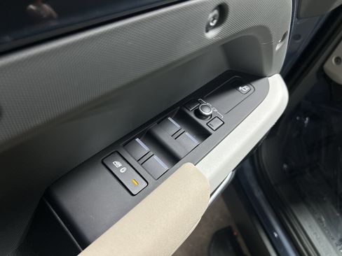 Used 2022 Land Rover Defender 110 S image 24