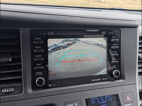 Used 2020 Toyota Sienna XLE image 12