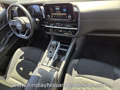Used 2025 Nissan Pathfinder SV FWD image 18