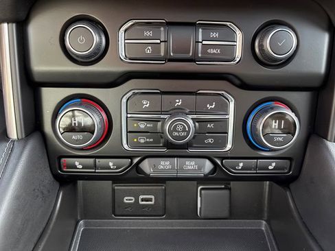 Used 2024 Chevrolet Tahoe Z71 image 28