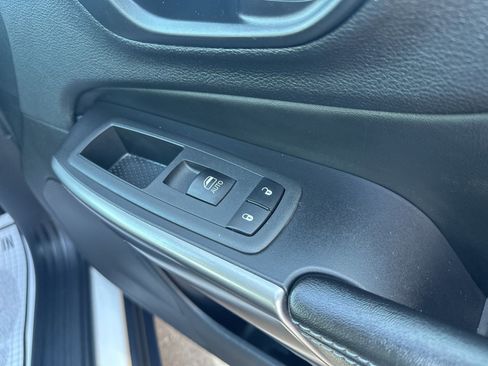 Used 2020 Jeep Cherokee Latitude Plus image 33