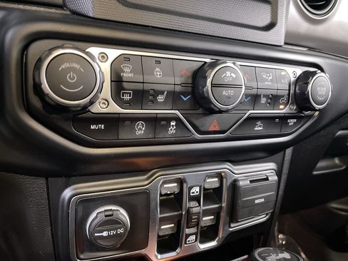Used 2022 Jeep Wrangler Unlimited Sport AWD/4WD image 16