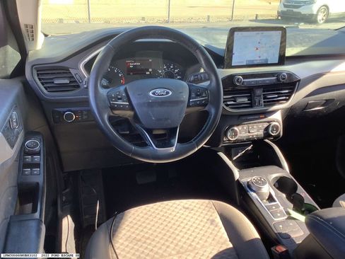 Used 2022 Ford Escape SE w/ SE Sport Appearance Package image 9