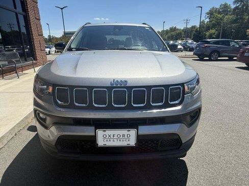 Used 2022 Jeep Compass Latitude w/ Sun and Sound Group AWD/4WD image 10