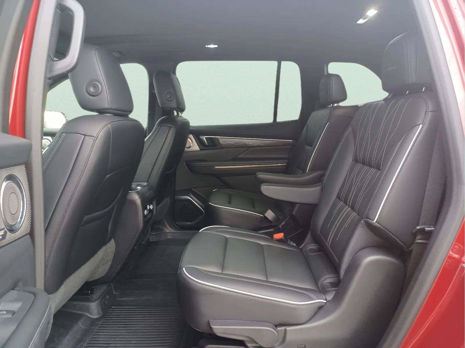 Used 2026 Buick Enclave Avenir w/ Super Cruise Package AWD/4WD image 11