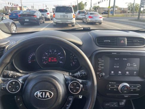 Used 2018 Kia Soul + FWD image 20
