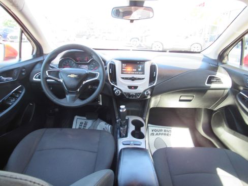 Used 2018 Chevrolet Cruze LS FWD image 19