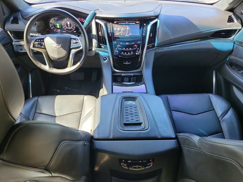 Used 2019 Cadillac Escalade ESV Platinum RWD image 18