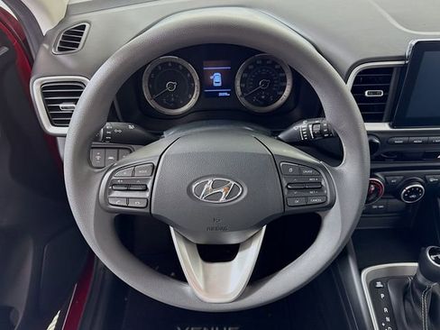 Certified 2022 Hyundai Venue SE image 13