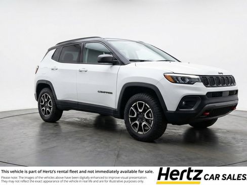 Used 2025 Jeep Compass Trailhawk image 1