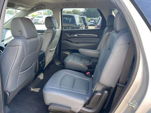 Used 2020 Buick Enclave Essence image 9