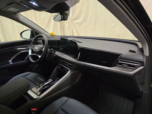 Used 2025 Audi Q5 Premium w/ Convenience Package image 37