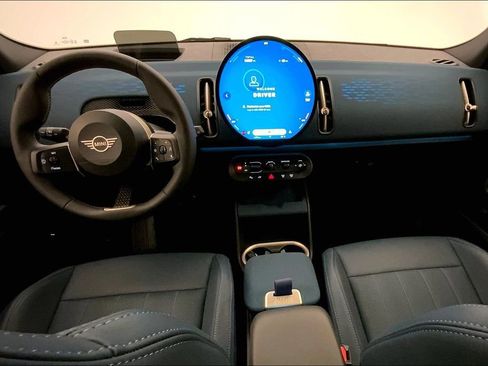 Certified 2025 MINI Cooper Countryman SE w/ Comfort Package Max image 16