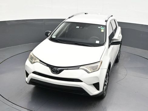 Used 2018 Toyota RAV4 LE FWD image 22