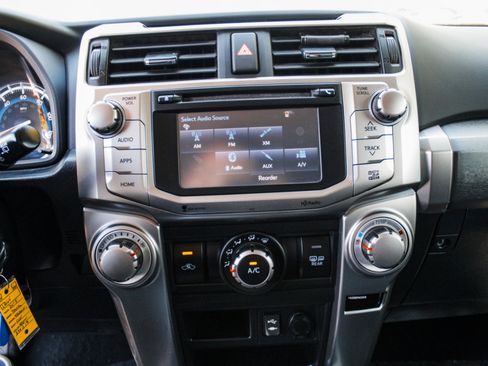 Used 2015 Toyota 4Runner SR5 AWD/4WD image 17
