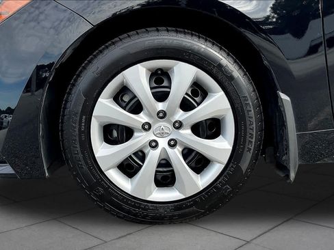 Used 2025 Toyota Corolla LE FWD image 11