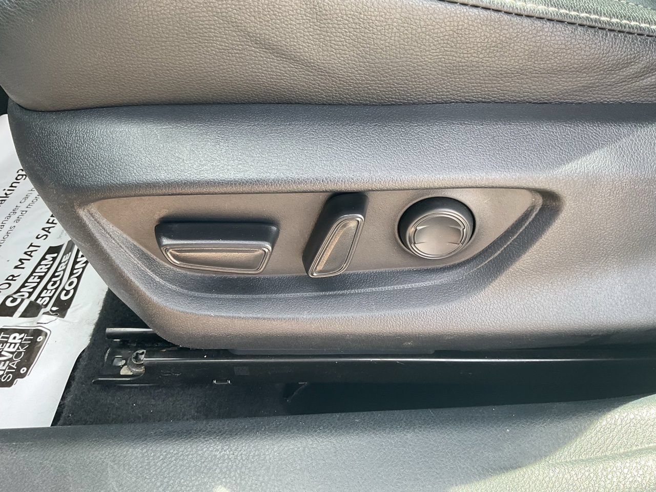 Used 2025 Toyota Camry SE FWD image 9