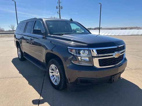 Used 2018 Chevrolet Suburban LS image 3