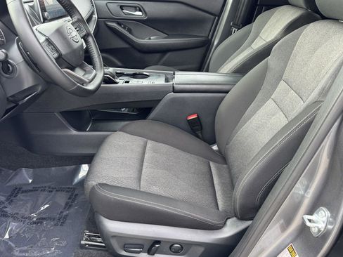 Used 2025 Nissan Rogue SV FWD image 18