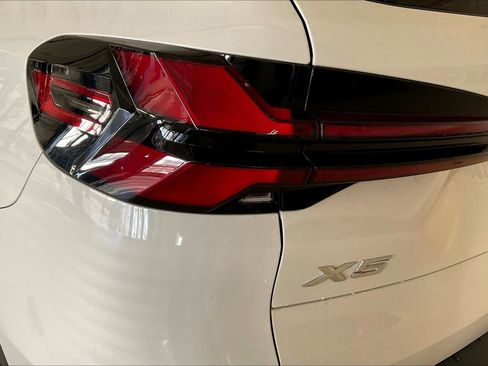 Used 2025 BMW X5 xDrive50e AWD/4WD image 28