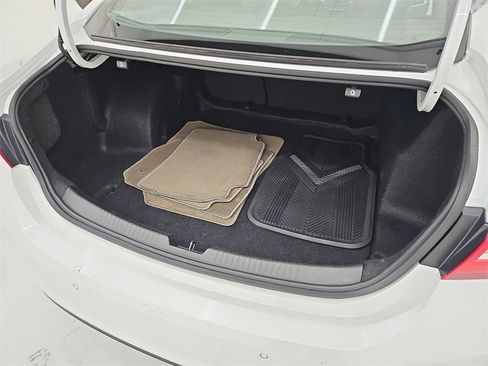 Used 2018 Chevrolet Malibu LT w/ Leather Package image 16