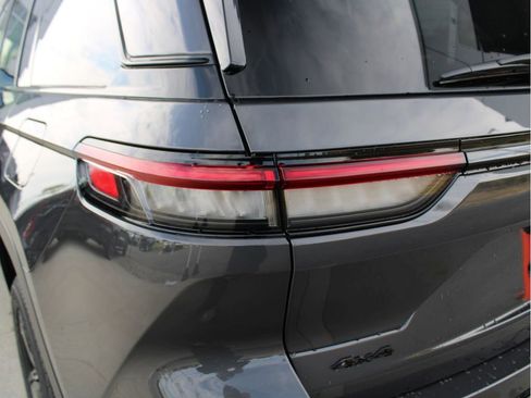 New 2025 Jeep Grand Cherokee Limited w/ Black Appearance Package image 38