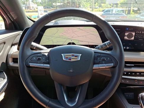 Used 2024 Cadillac XT4 Premium Luxury w/ Technology Package FWD image 23