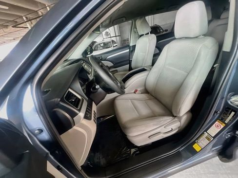 Used 2019 Toyota Highlander LE FWD image 10