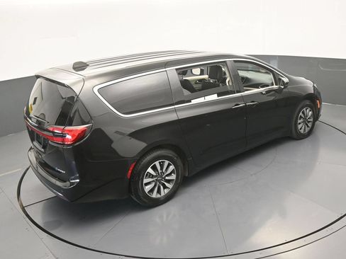 Used 2023 Chrysler Pacifica Touring-L FWD image 56